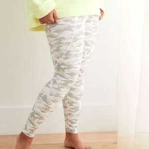 Aerie Chill Play Move Leggings in White Camo